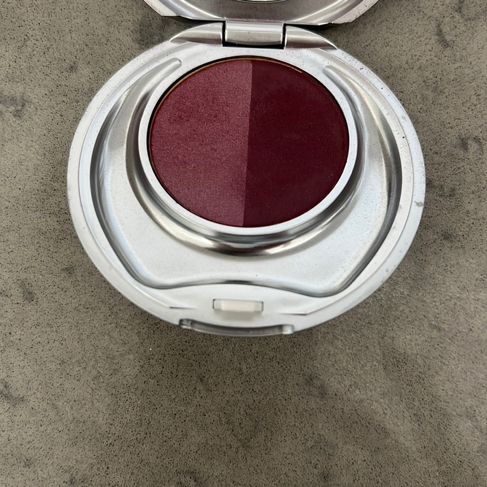 T LeClerc eyeshadow compact